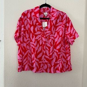 NWT a new day Red and Pink Leaf Print Crop Shirt Size Medium